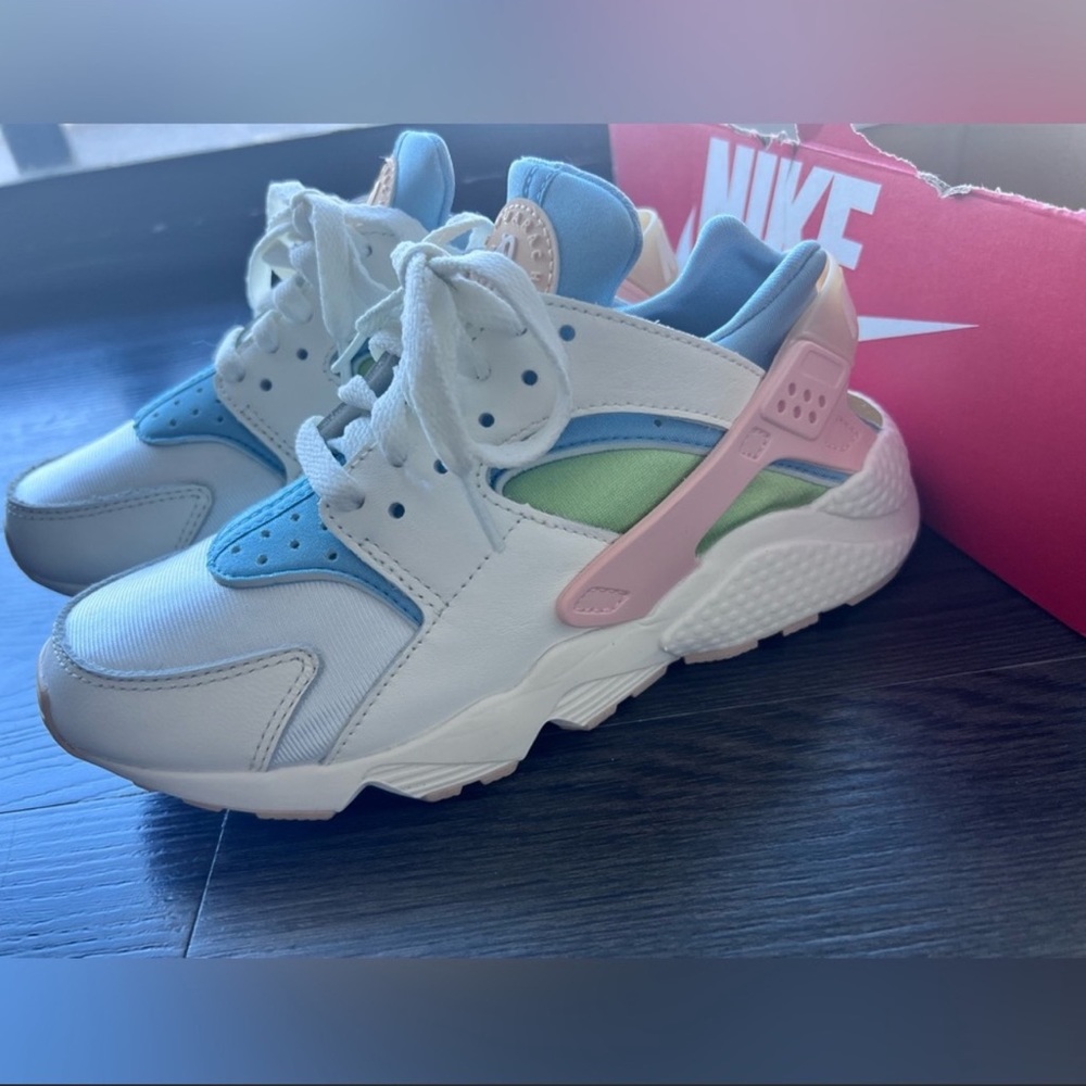Nike Huarache 6.5 women’s. Brand New.